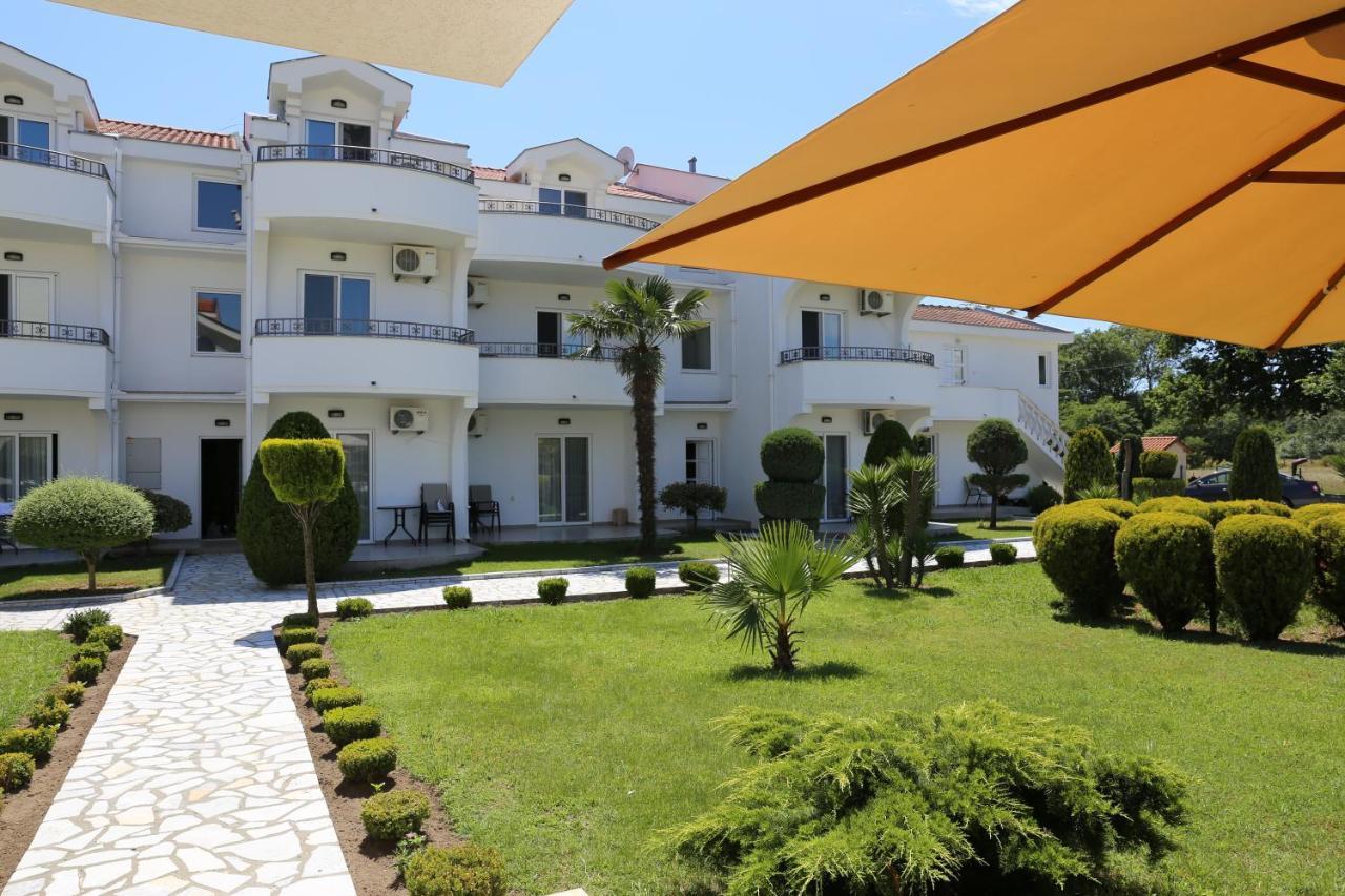 Hotel Comfort Ulcinj Bagian luar foto