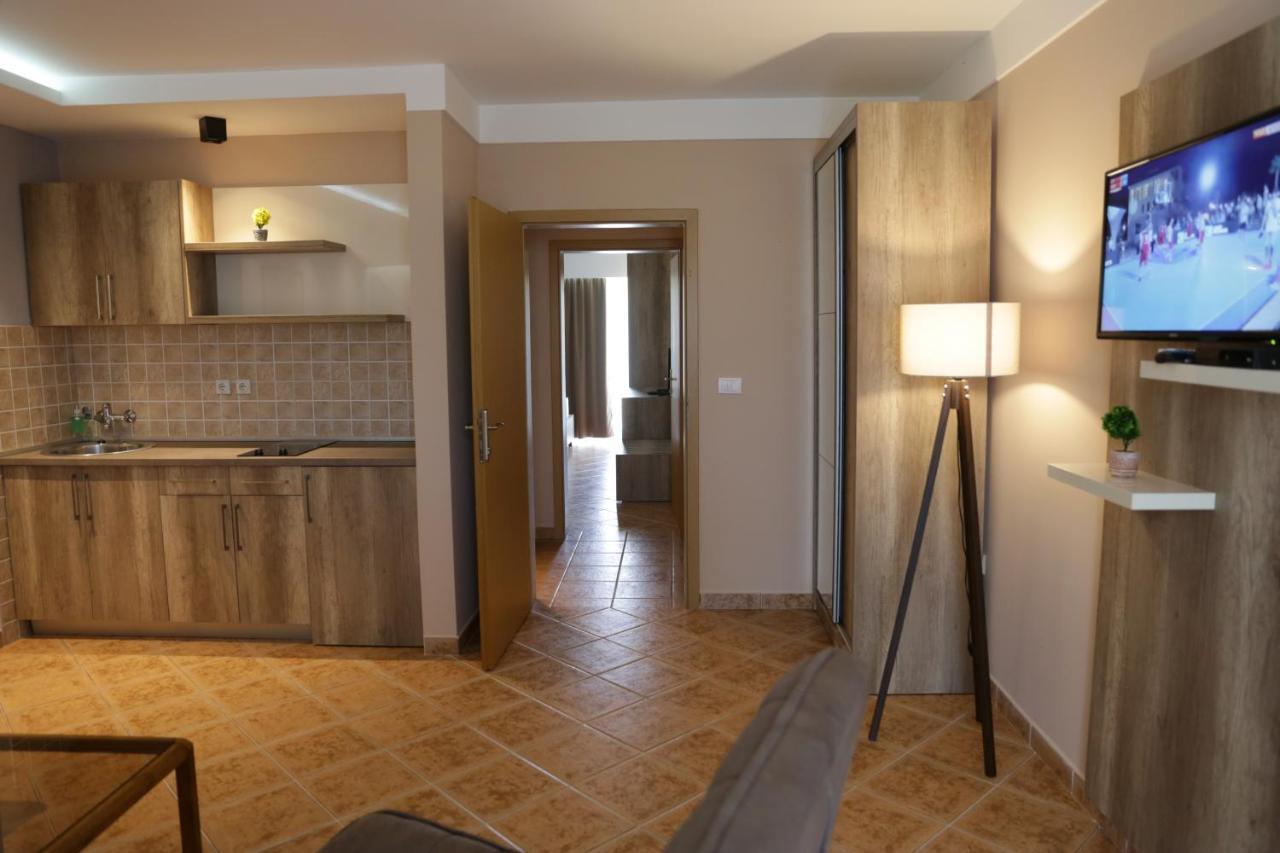 Hotel Comfort Ulcinj Bagian luar foto