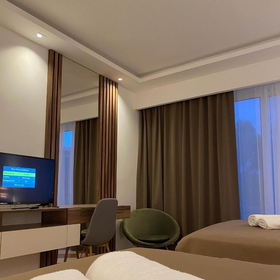 Hotel Comfort Ulcinj Bagian luar foto