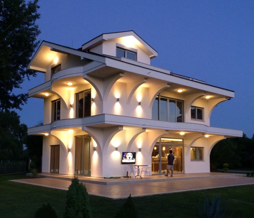 Hotel Comfort Ulcinj Bagian luar foto