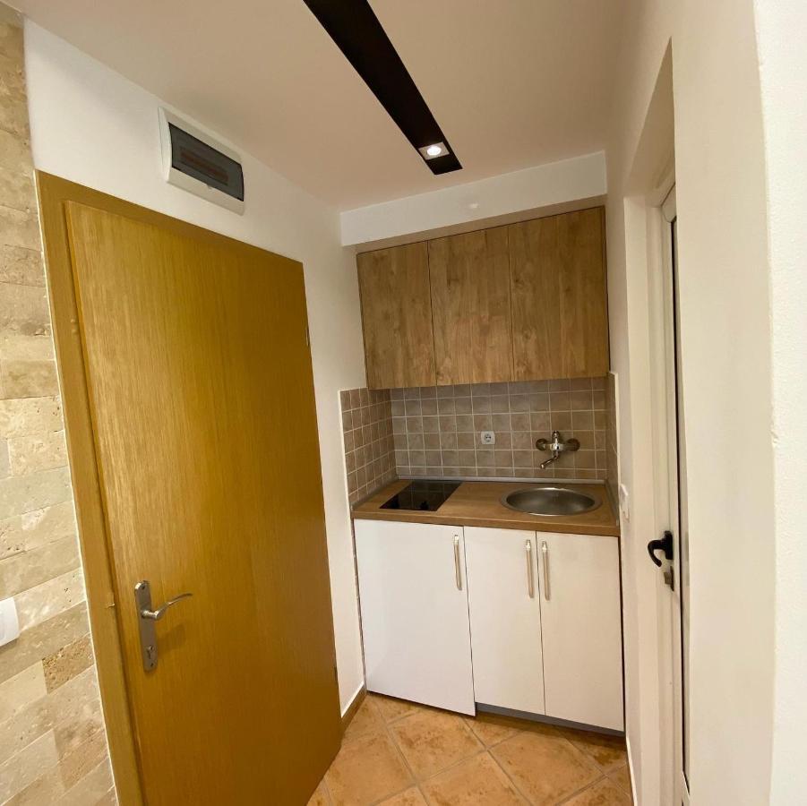 Hotel Comfort Ulcinj Bagian luar foto