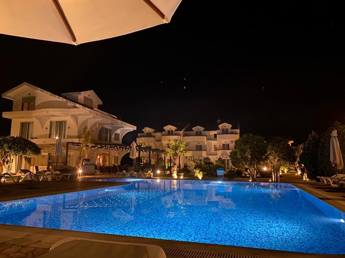 Hotel Comfort Ulcinj Bagian luar foto