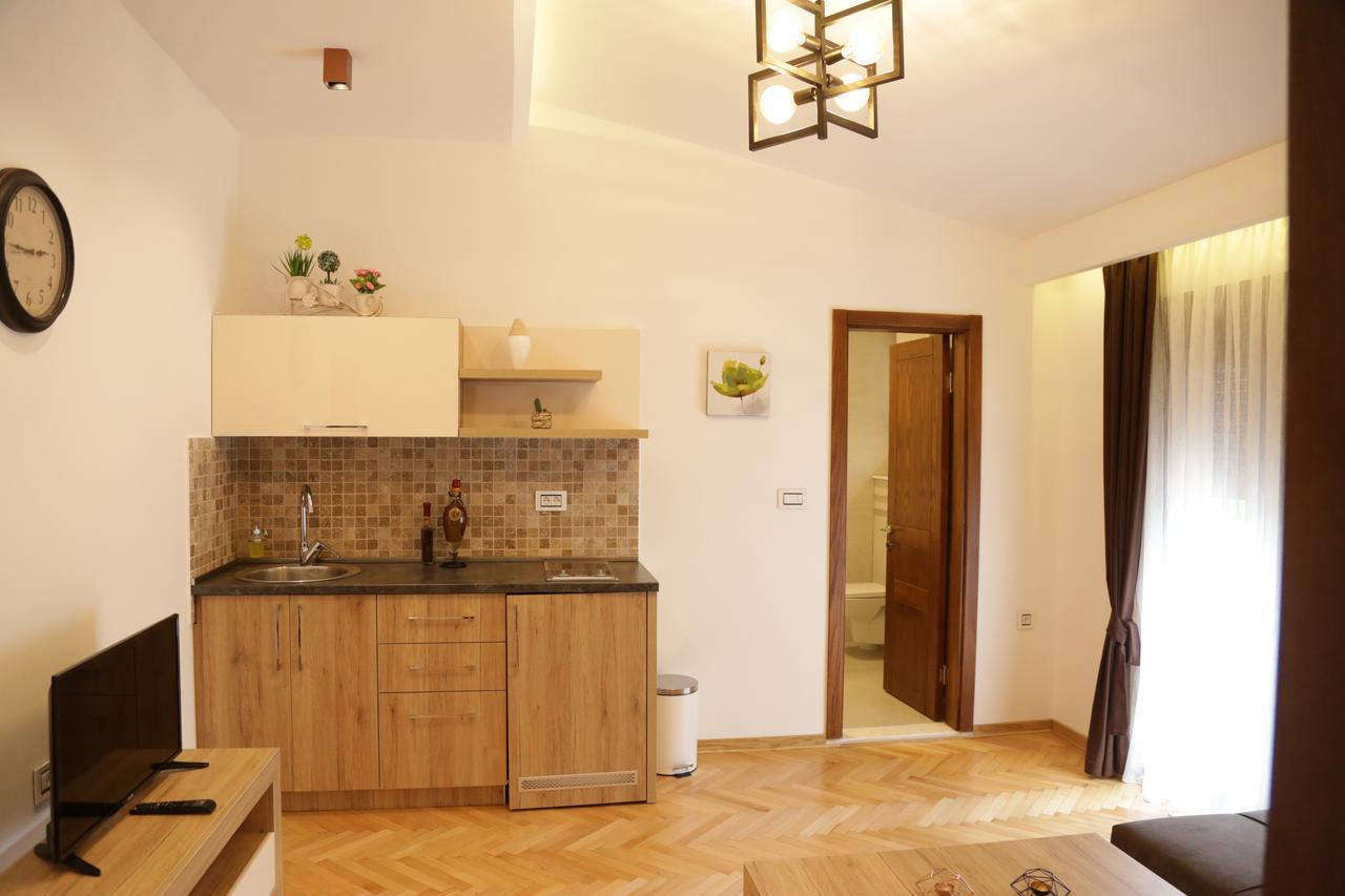 Hotel Comfort Ulcinj Bagian luar foto